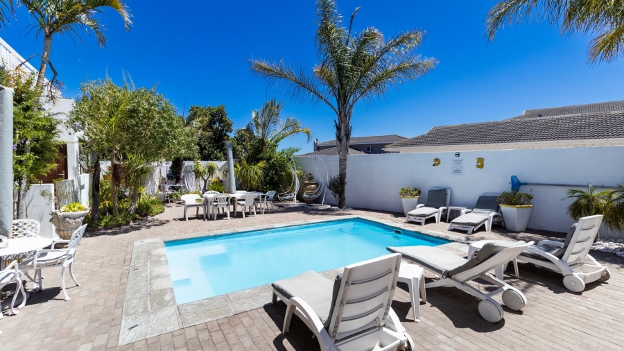 8 Bedroom Property for Sale in Country Club Western Cape